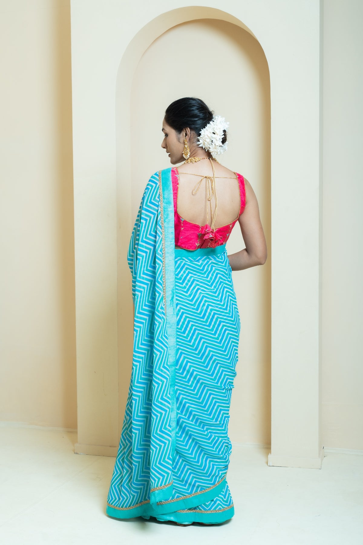 Graceful Aqua and Neon Pink Chevron Print Saree